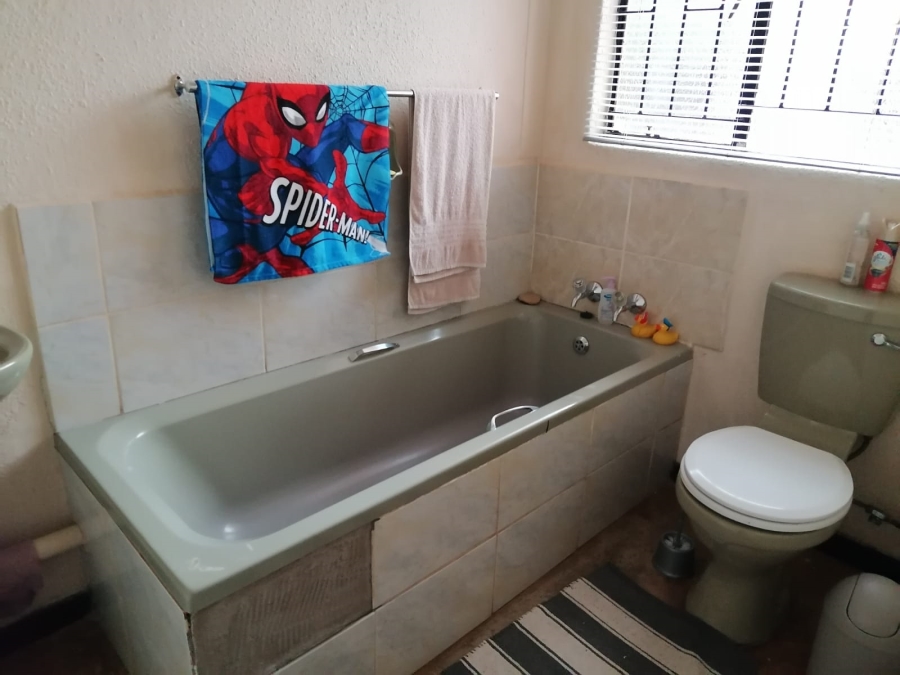 2 Bedroom Property for Sale in Tlhabane West North West